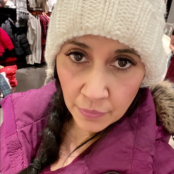 Meet your Posher, Gladis - Picture 1 of 1